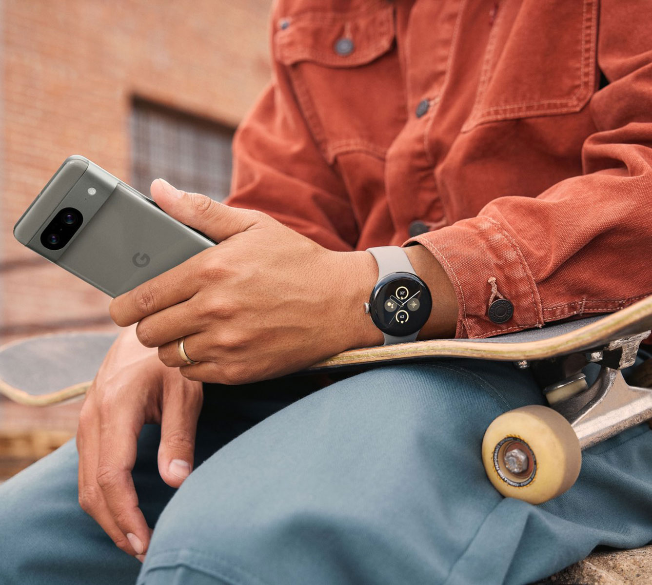 Google Pixel Watch 2 WiFi älykello Silver / Porcelain Keskisen Kello Oy