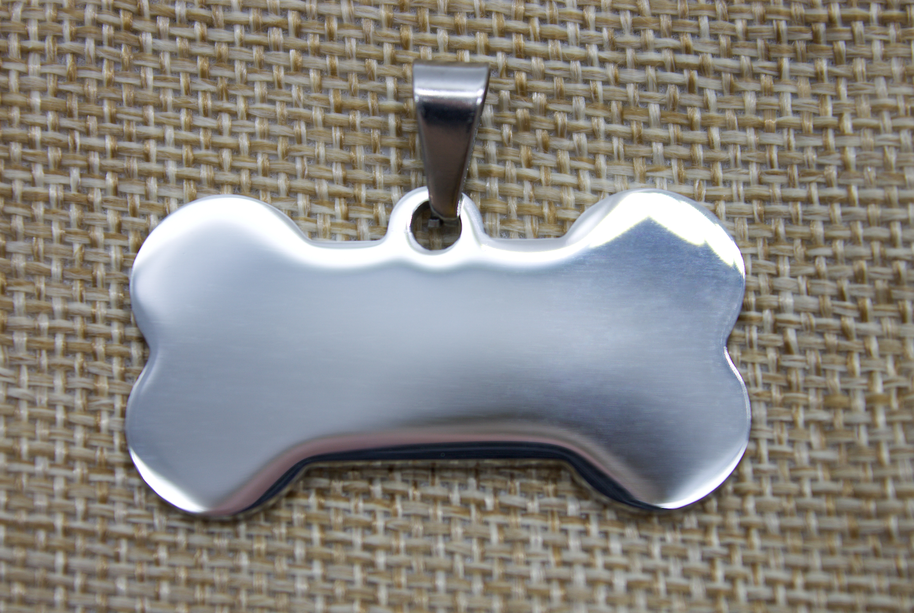 Lemmikin nimilaatta luu hopea