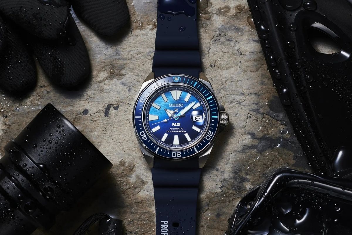 Kuvassa tyylikäs sinitauluinen Seiko Samurai kello