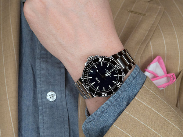 Oris Aquis Date Black on wrist 