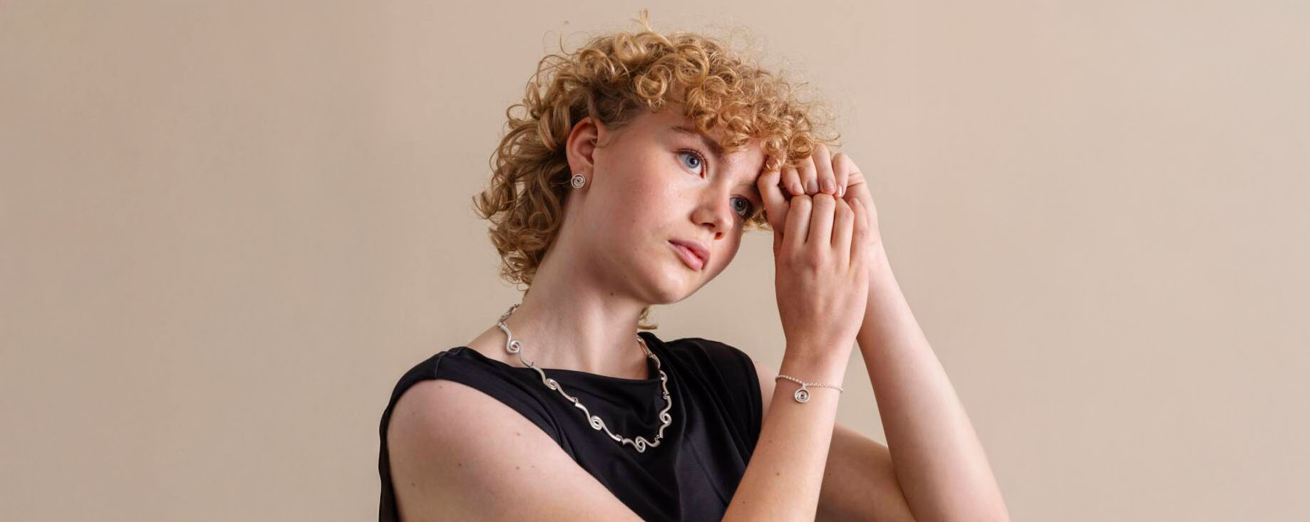 Lupaus korusarja nyt tilattavissa!