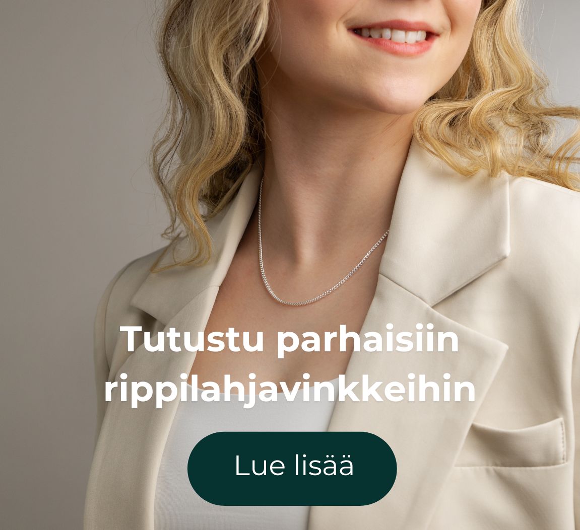 Kaulakoru naisen kaulassa